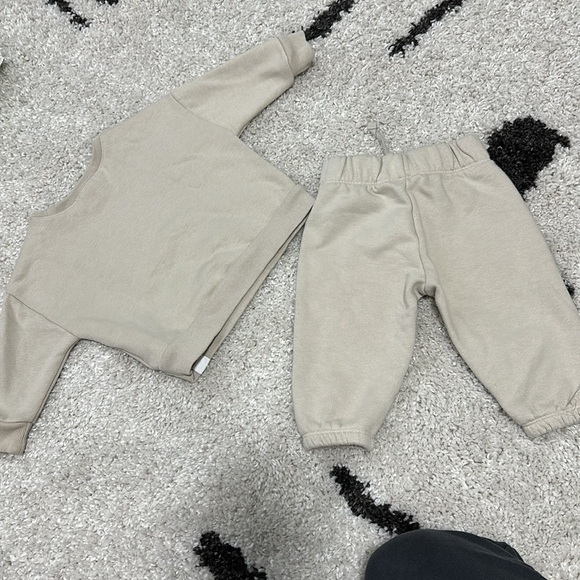 Gap infant sweatsuit - Picture 8 of 8